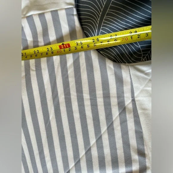 Sweater. - Picture 7 of 8